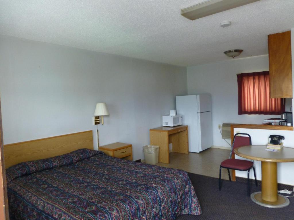 Postel nebo postele na pokoji v ubytování Umatilla Inn & Suites