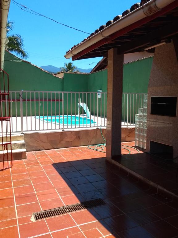  Casa com piscina UBATUBA