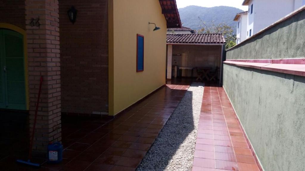 Casa com piscina UBATUBA