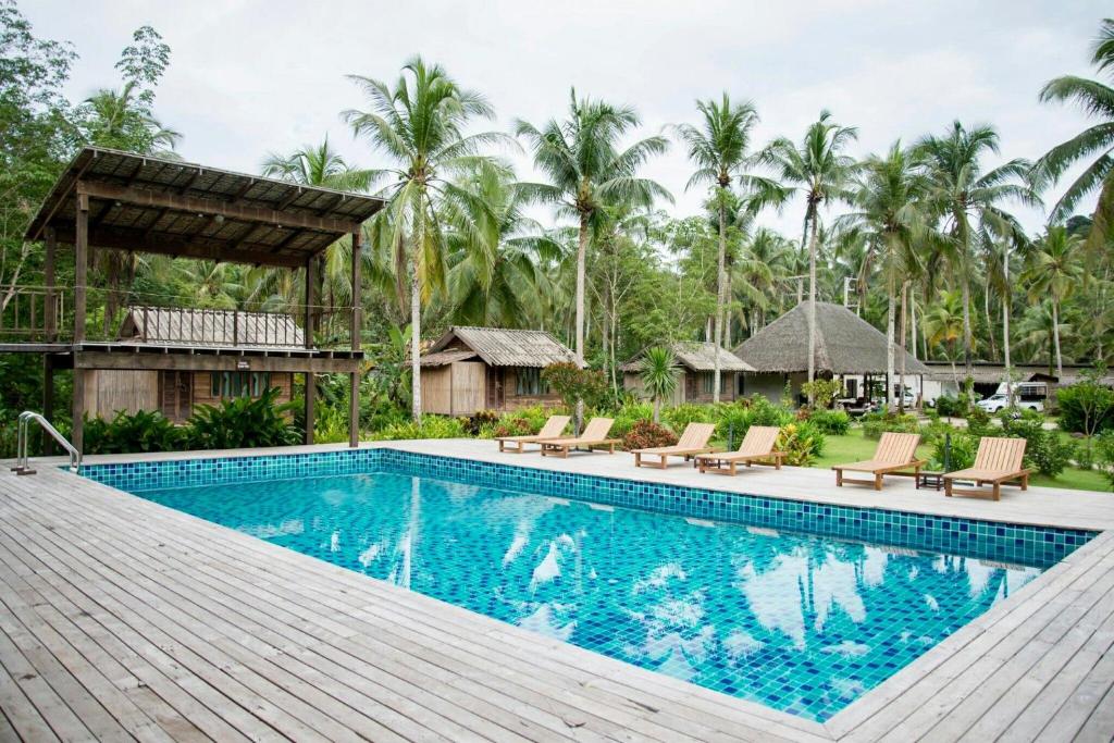 Bazén v ubytování Jungle Koh Kood Resort nebo v jeho okolí