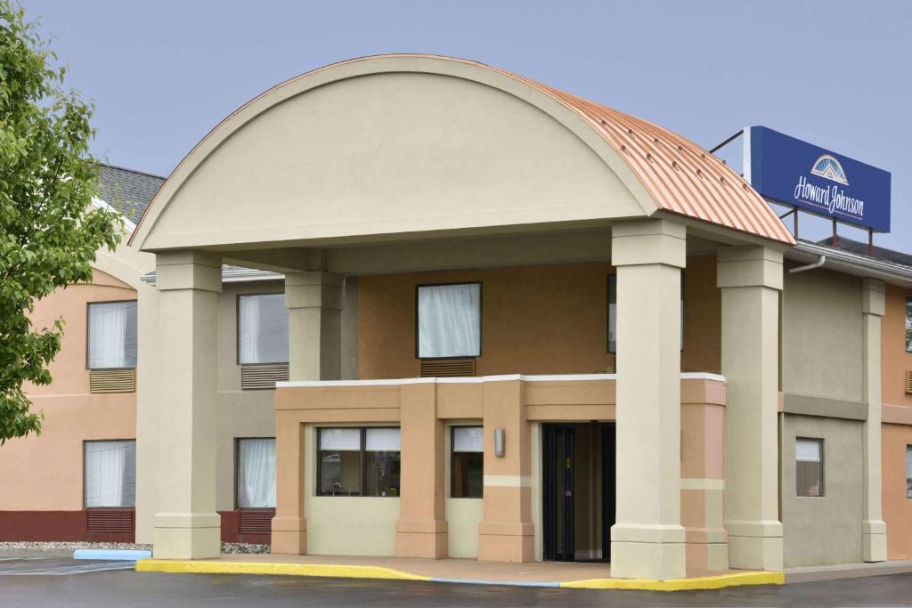 a hotel building with an arch over the entrance at Howard Johnson by Wyndham Allentown/Dorney Hotel & Suites in Allentown