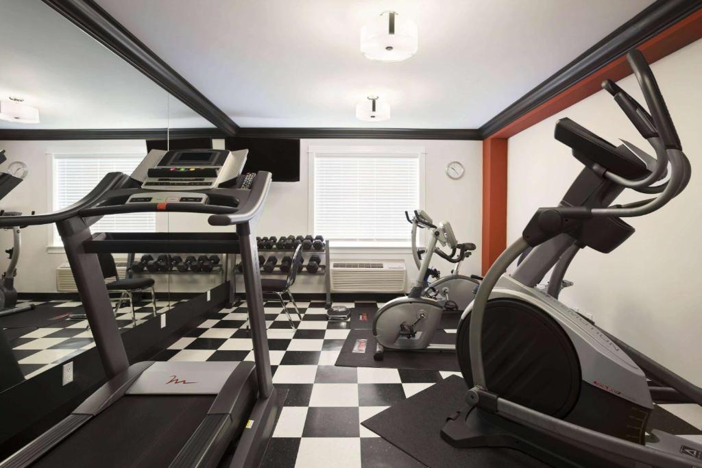 Fitness centrum a/nebo fitness zařízení v ubytování Ramada by Wyndham Surrey/Langley
