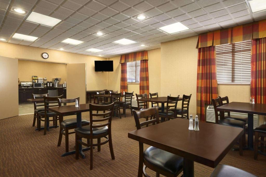 Restaurace v ubytování Ramada by Wyndham Surrey/Langley