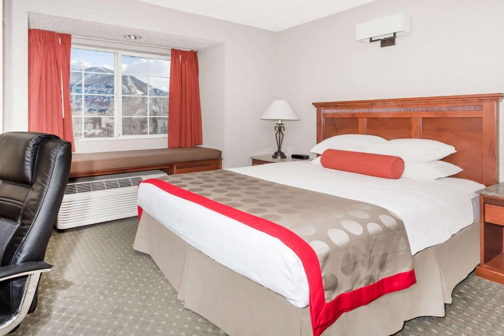 Ramada by Wyndham Frisco photo
