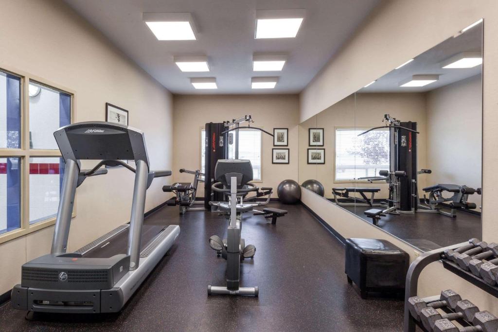 Fitness centrum a/nebo fitness zařízení v ubytování Ramada by Wyndham Westlock