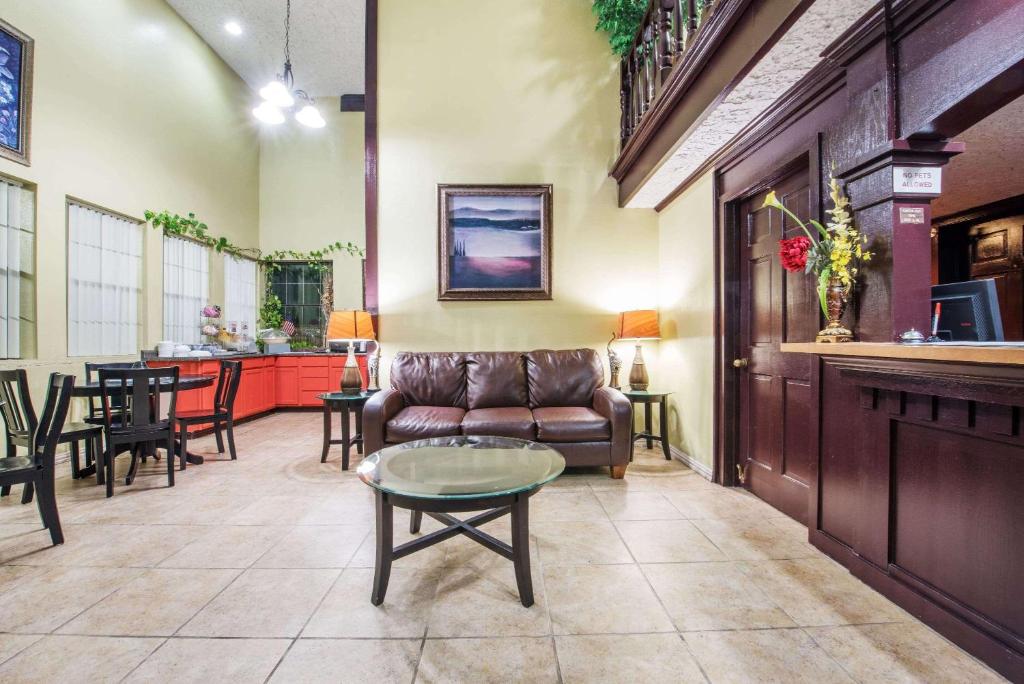 a living room with a couch and a table at Howard Johnson by Wyndham San Marcos in San Marcos