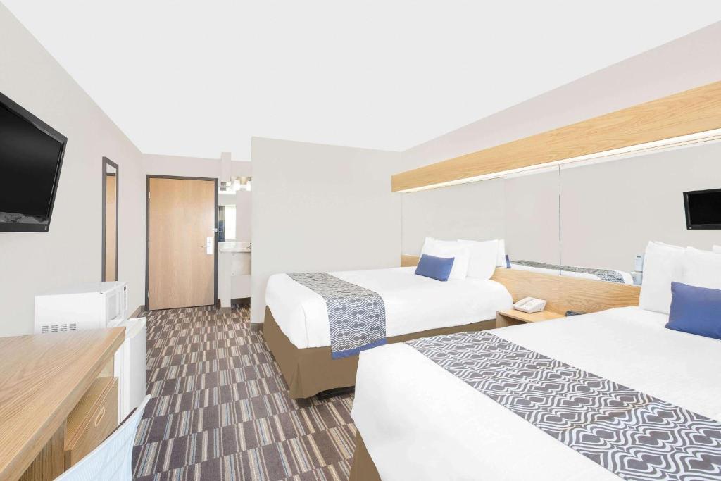MICROTEL Inn and Suites - Ames - Queen Room Met Twee Queensize Bedden - Niet -roken
