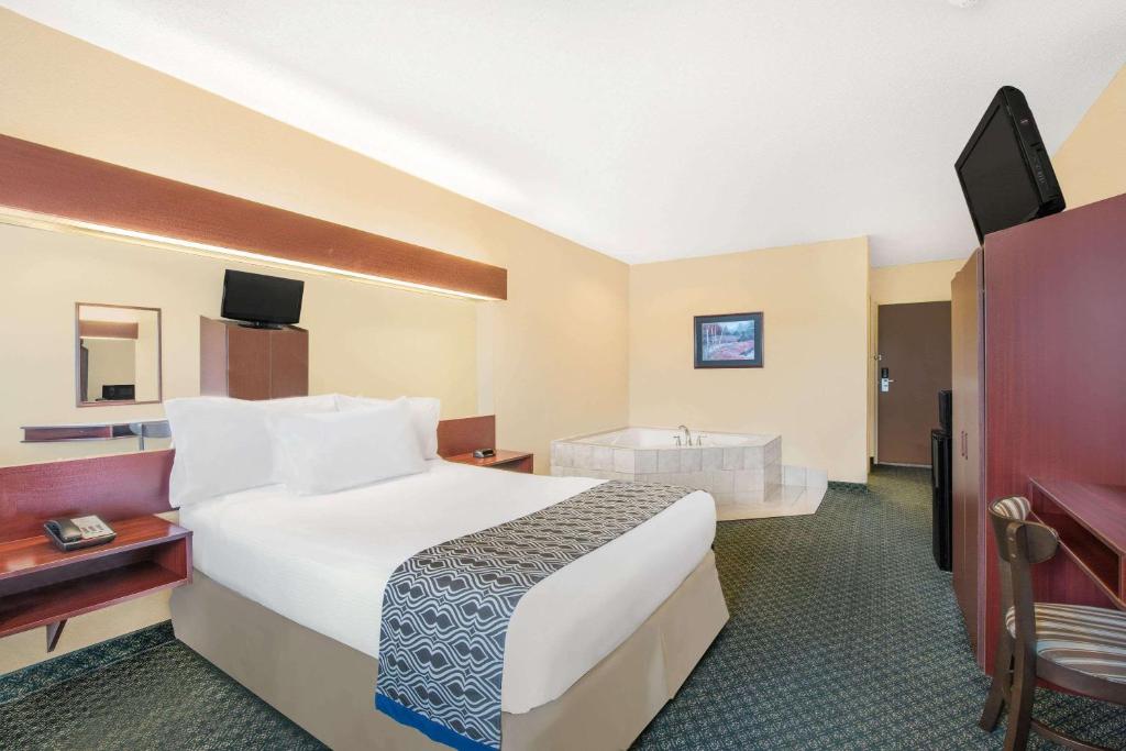 Microtel Inn & Suites by Wyndham Hamburg - Deluxe Queen Suite Met Spa -bad - Niet Roken