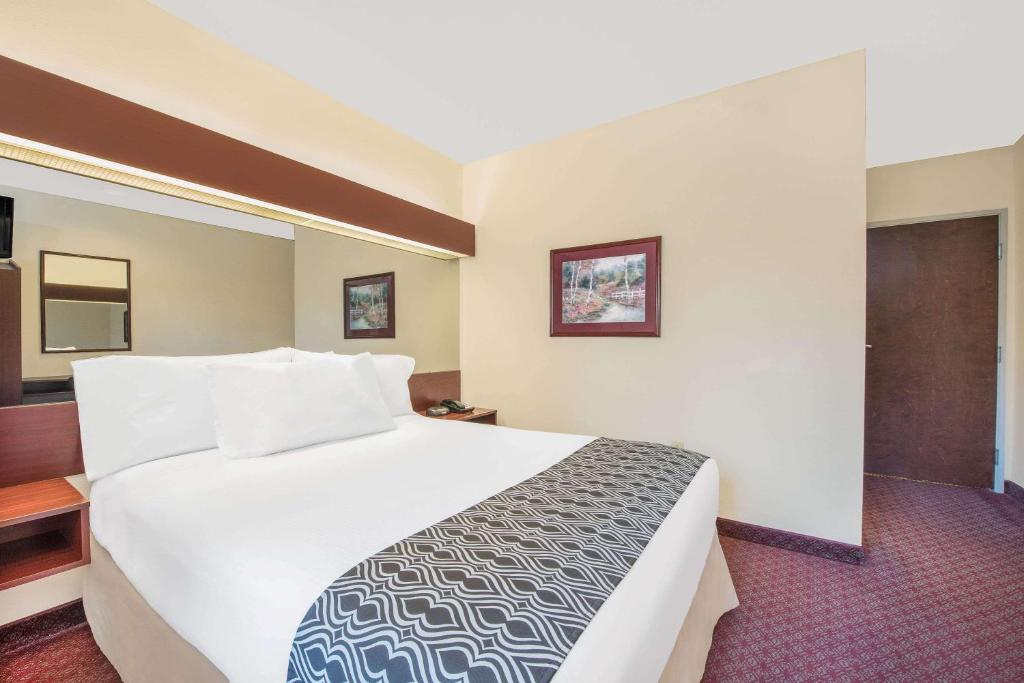 Microtel Inn & Suites by Wyndham Hamburg - Queen Room - Niet -roken