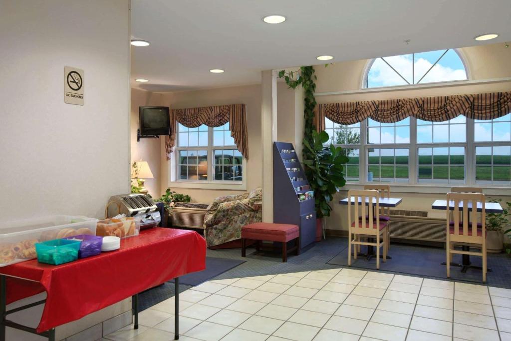 Posezení v ubytování Microtel Inn by Wyndham Champaign