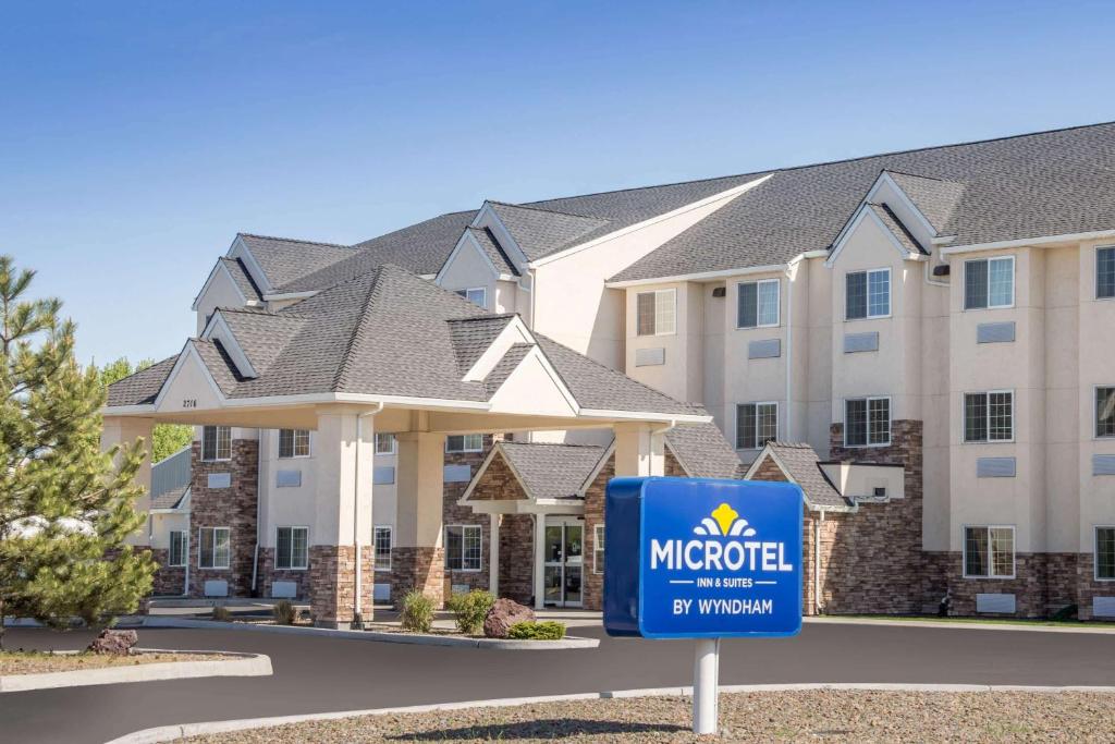 a hotel sign in front of a building at Microtel Inn & Suites by Wyndham Klamath Falls in Klamath Falls