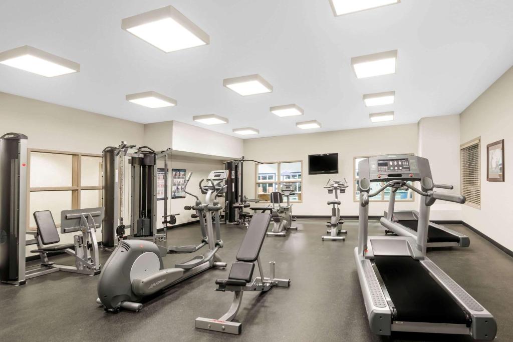 Fitness centrum a/nebo fitness zařízení v ubytování Ramada by Wyndham Olds