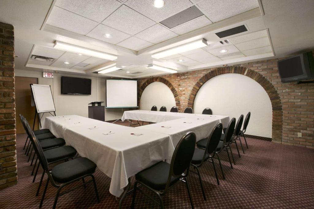 Konferenční prostory v ubytování Ramada by Wyndham Lethbridge