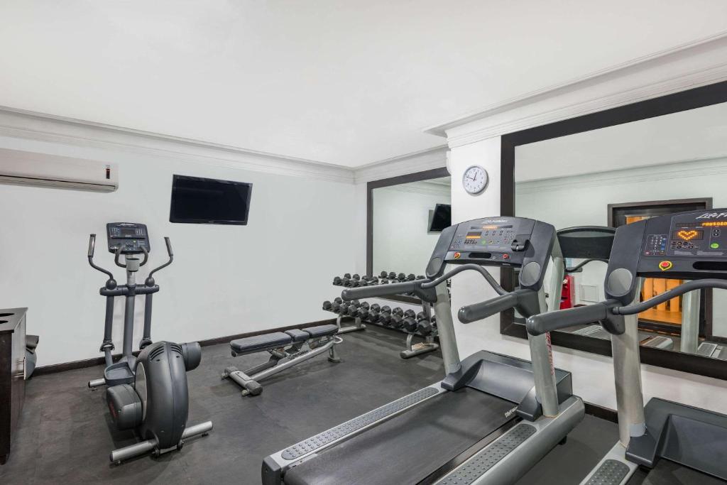 Fitness centrum a/nebo fitness zařízení v ubytování Wyndham Merida