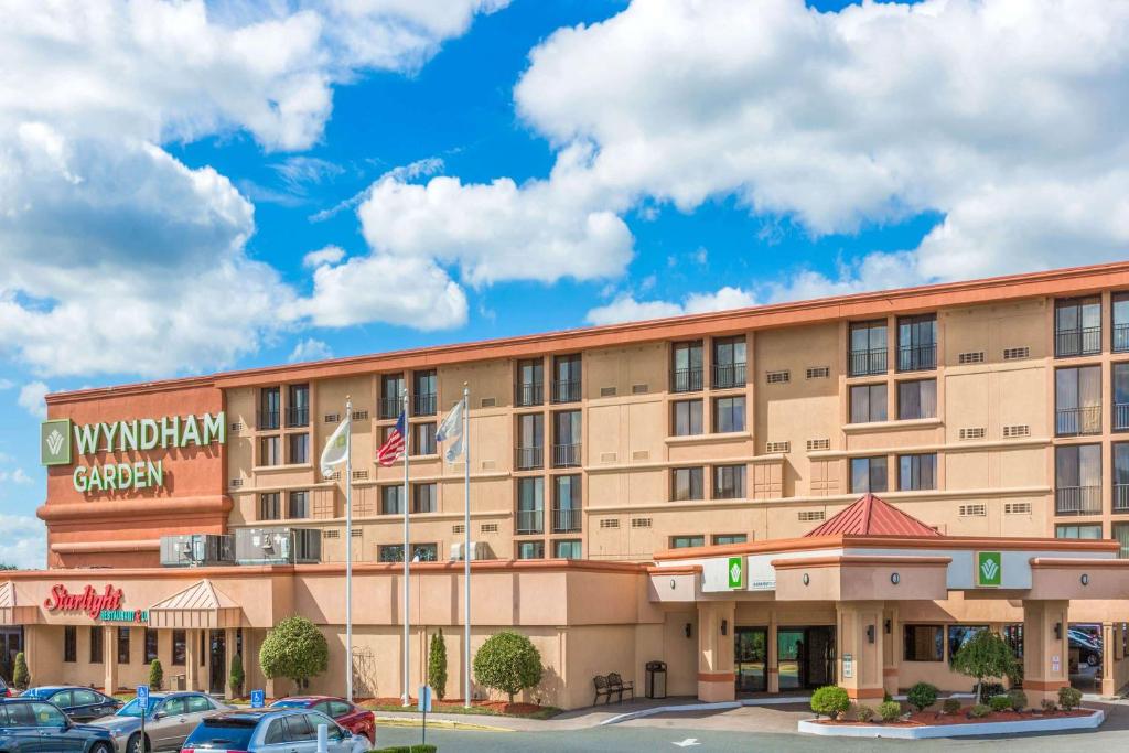 Wyndham Garden Hotel Newark Airport