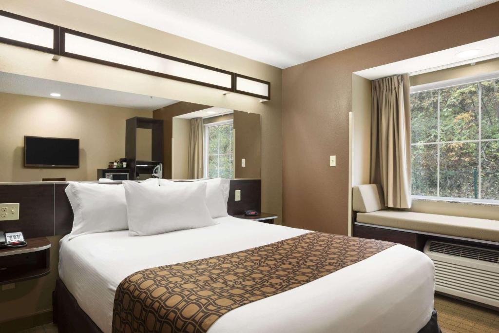 Microtel Inn & Suites by Wyndham Cambridge - Habitación Con Cama Grande - No Fumadores
