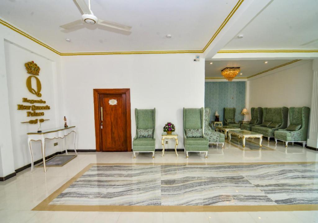 Posezení v ubytování Negombo New Queen's Palace