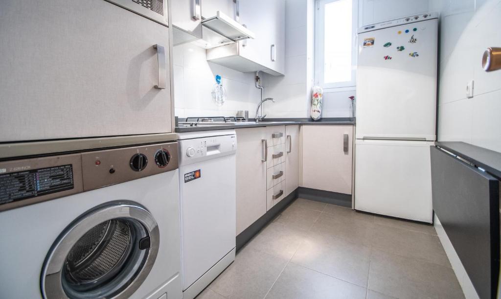 Kuchyň nebo kuchyňský kout v ubytování Apartamento La Bajamar