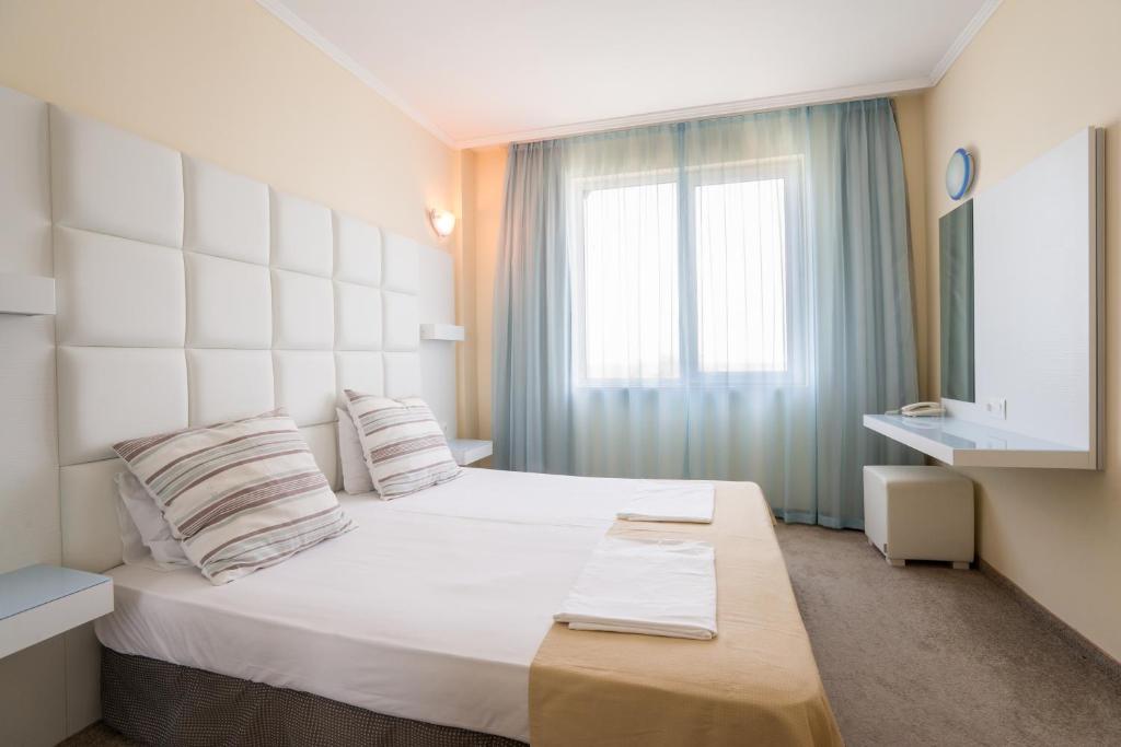 Postel nebo postele na pokoji v ubytování Hotel Perla Beach Club - All Inclusive
