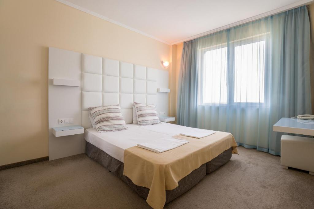 Postel nebo postele na pokoji v ubytování Hotel Perla Beach Club - All Inclusive