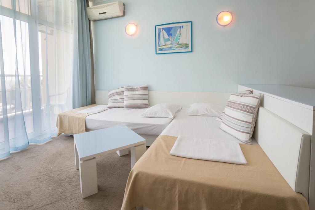 Postel nebo postele na pokoji v ubytování Hotel Perla Beach Club - All Inclusive