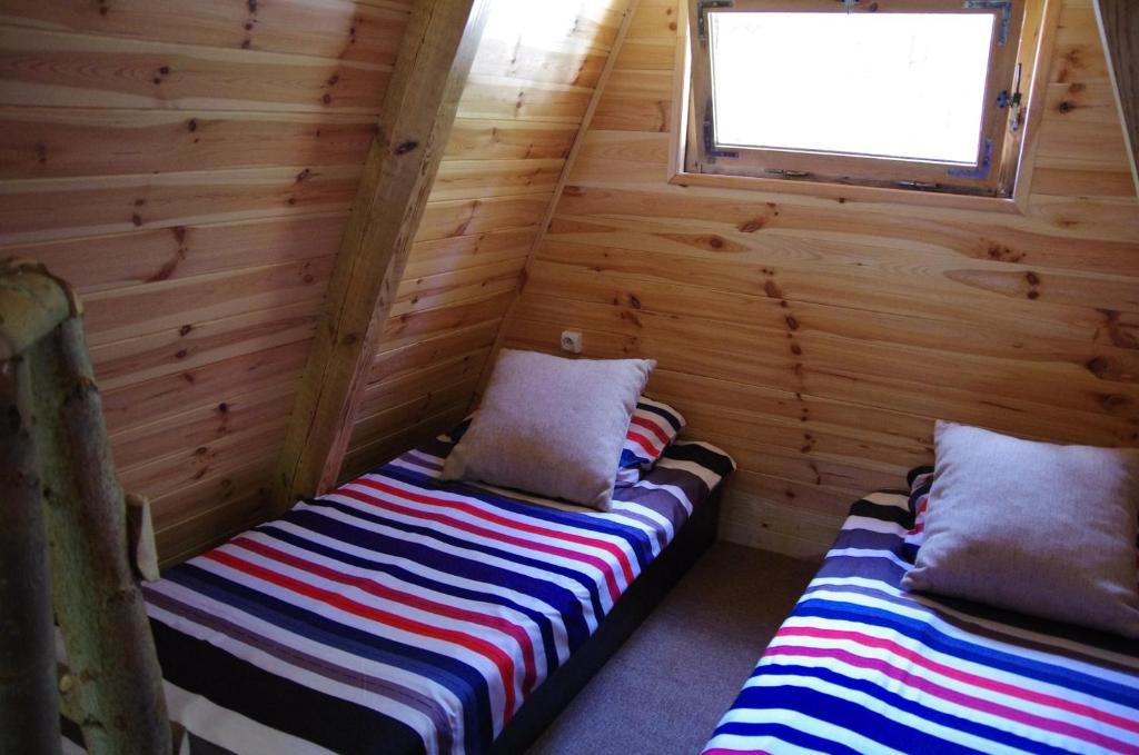 Postel nebo postele na pokoji v ubytování Sunrise Camp Łazy