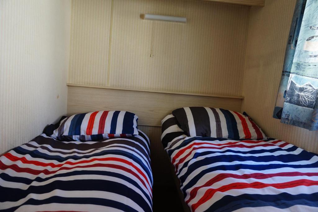 Postel nebo postele na pokoji v ubytování Sunrise Camp Łazy