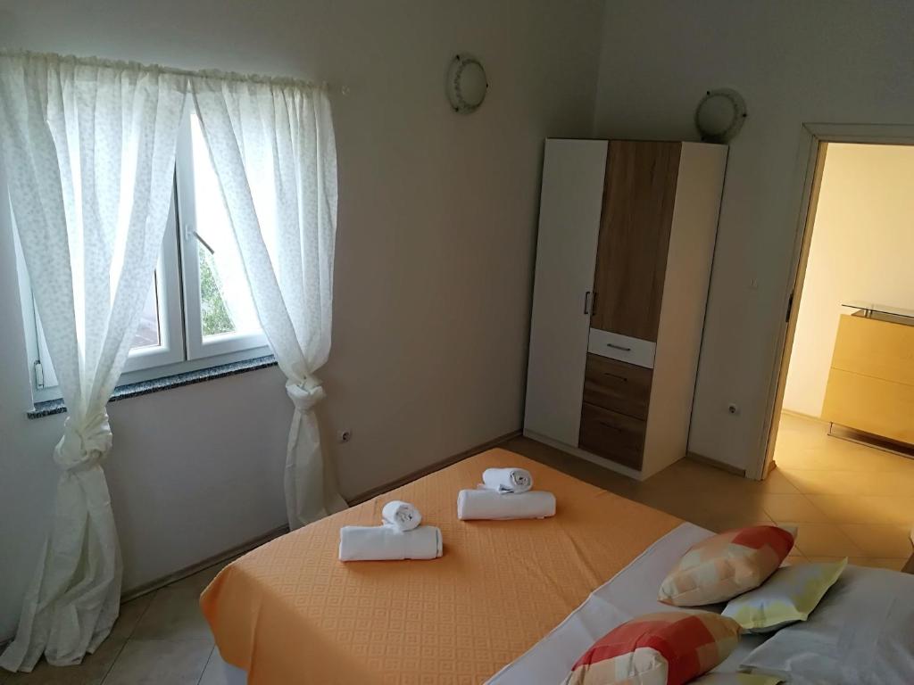 Posteľ alebo postele v izbe v ubytovaní Apartman Rosanda 1