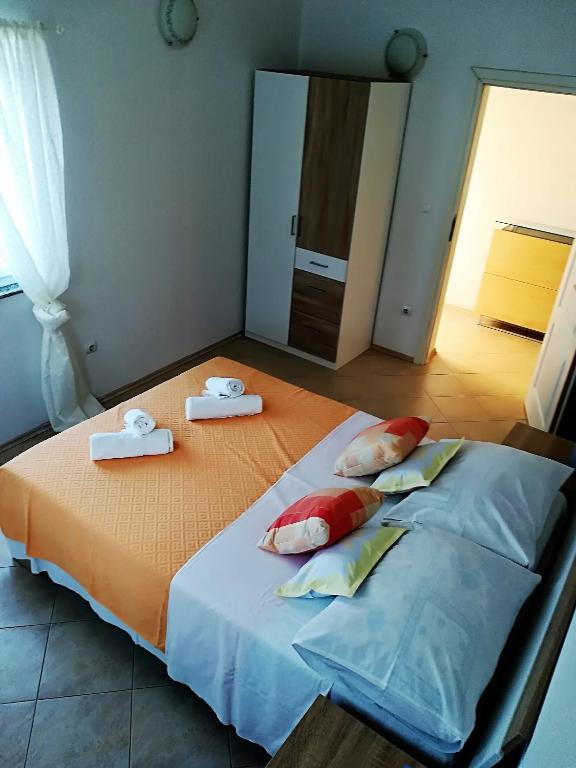 Posteľ alebo postele v izbe v ubytovaní Apartman Rosanda 1