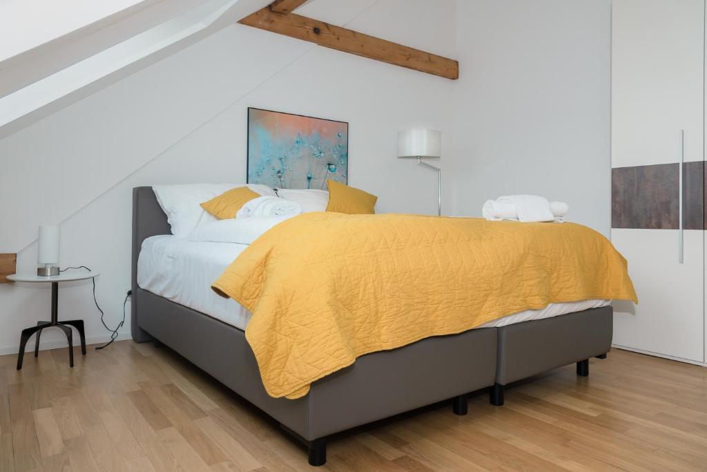 Zurich Furnished Homes - Deluxe Apartment
