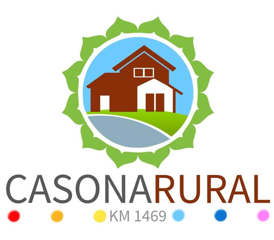 un logotipo para una empresa inmobiliaria con una casa en Casona Rural Km 1469 en Puerto Rico