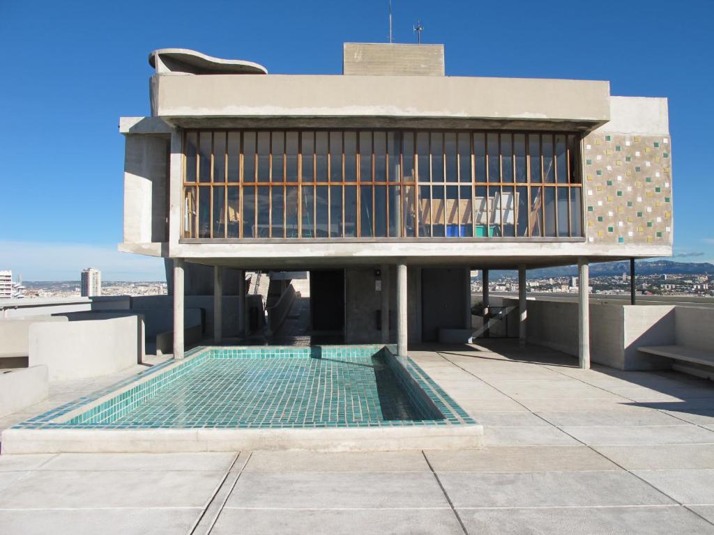 a building with a swimming pool on top of a building at Hotel le Corbusier in Marseille