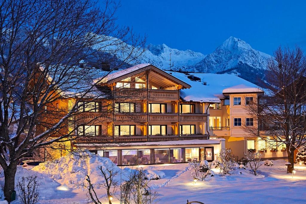 Nespecifikovaný výhled na hory nebo výhled na hory při pohledu z hotelu