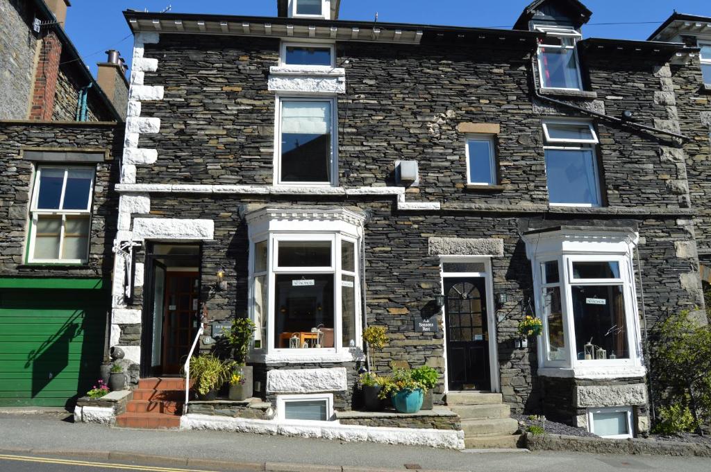 Cosy Lakeland Town House on the High Street