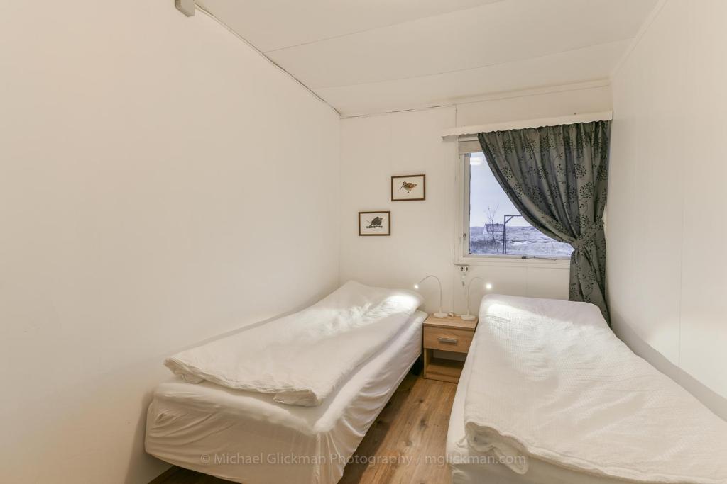 Postel nebo postele na pokoji v ubytování Garður guesthouse