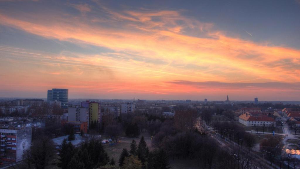 Východ nebo západ slunce při pohledu z apartmánu nebo okolí