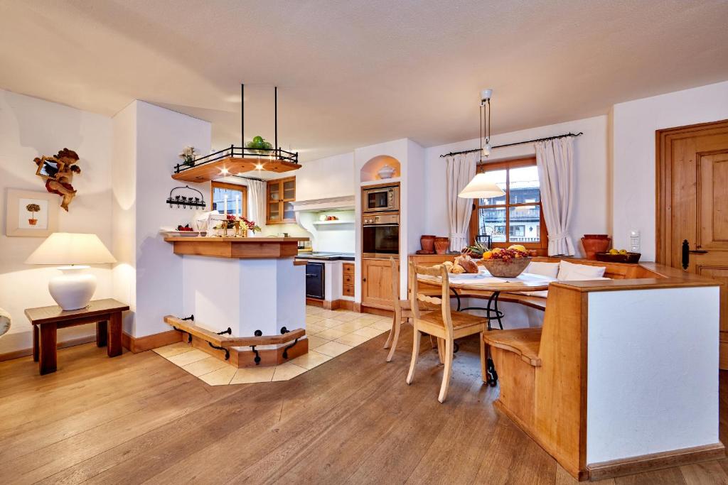 Kuchyň nebo kuchyňský kout v ubytování Hotel Föhrenhof