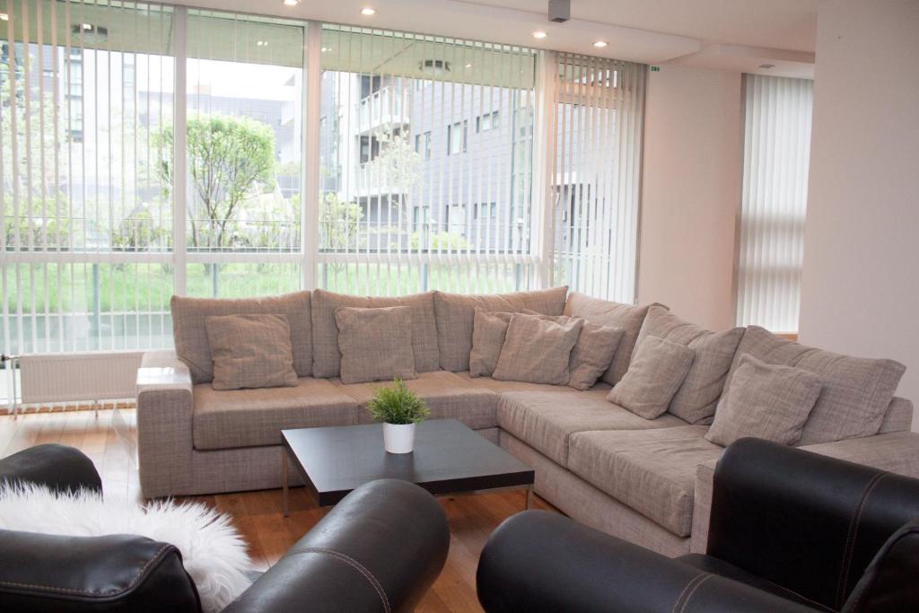 Alfred's Apartments - Two-Bedroom Apartment With Sea View