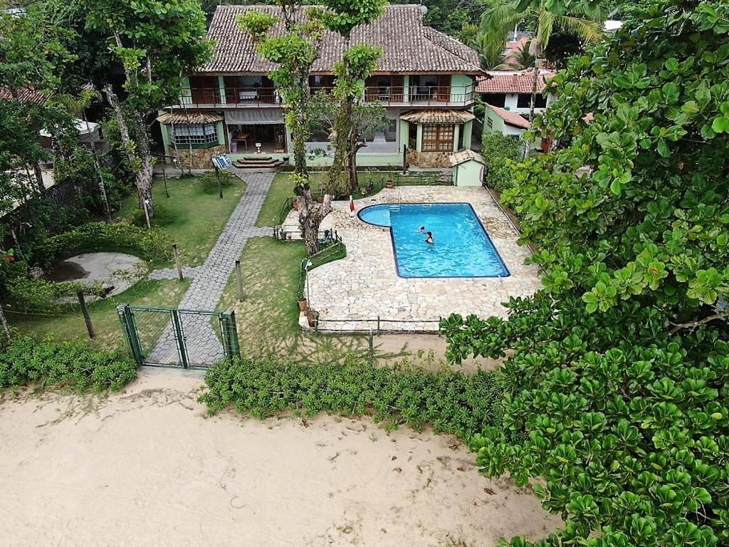 an aerial view of a house with a swimming pool at Casarão Villa al Mare in Ubatuba