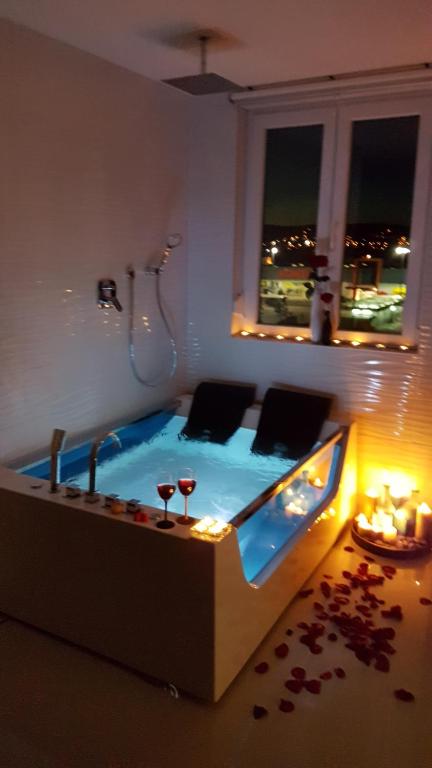 Billede fra billedgalleriet på Studio-Apartment VAL - Luxury massage chair - Private SPA- Jacuzzi, Infrared Sauna, , Parking with video surveillance, Entry with PIN 0 - 24h, FREE CANCELLATION UNTIL 2 PM ON THE LAST DAY OF CHECK IN i Slavonski Brod