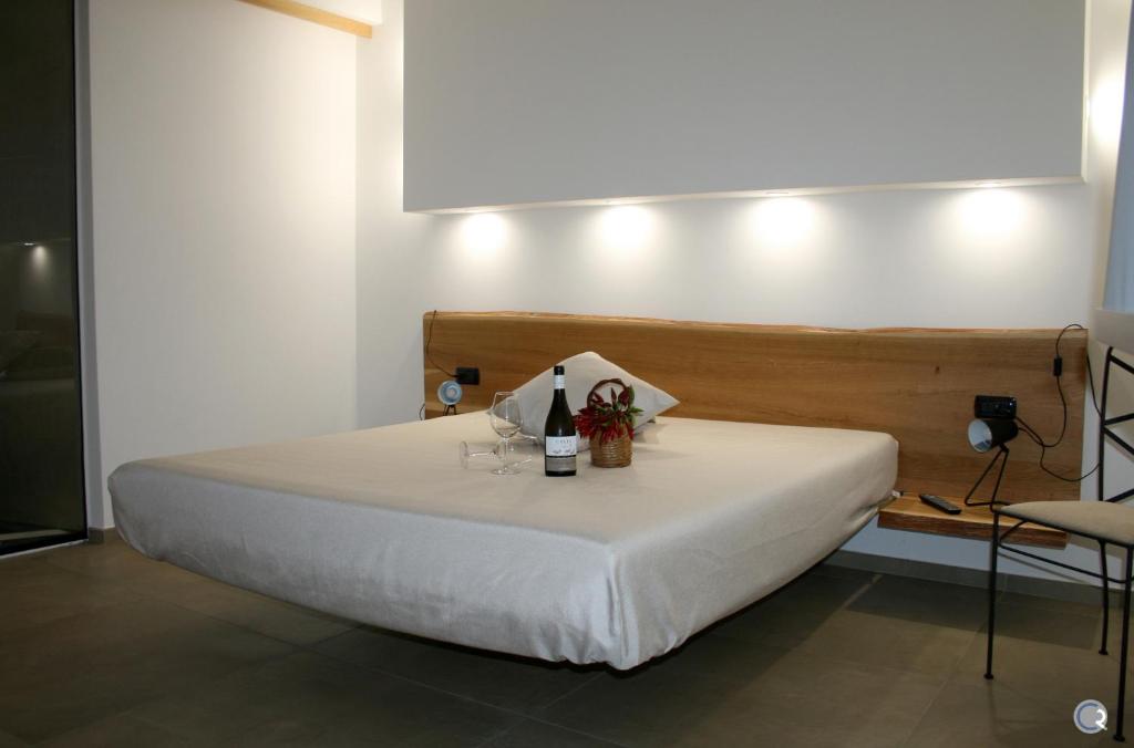 Postel nebo postele na pokoji v ubytování Punta Bianca Suite & Home Experience