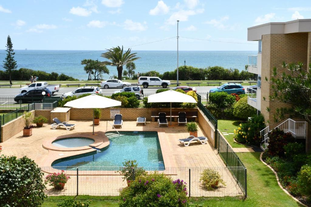 Bazén v ubytování 2 Bedroom Top Floor Unit - Ocean Views and Pool- Headlands Resort nebo v jeho okolí