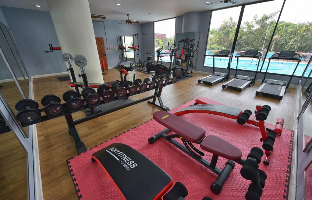 Fitness centrum a/nebo fitness zařízení v ubytování Loei Palace Hotel