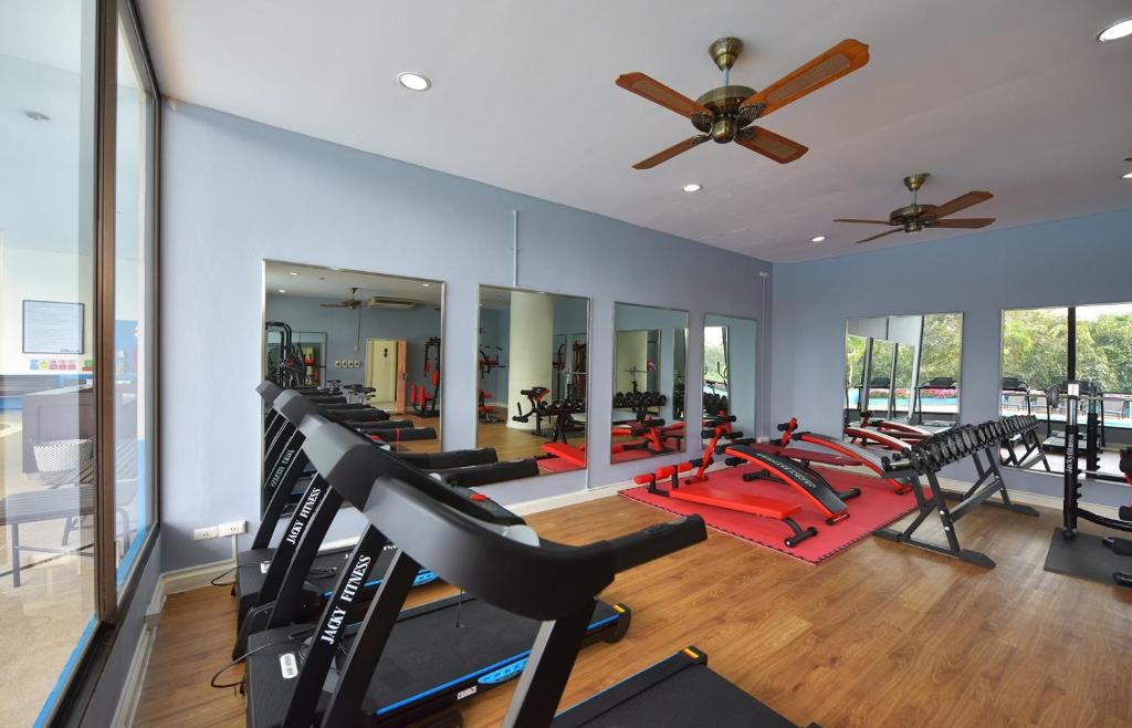 Fitness centrum a/nebo fitness zařízení v ubytování Loei Palace Hotel