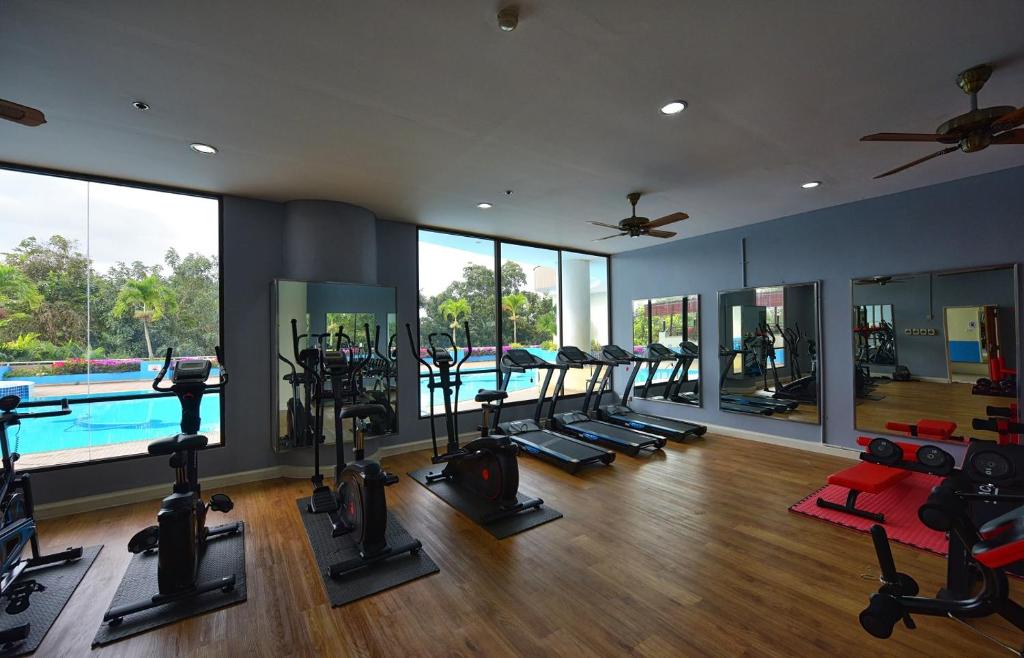 Fitness centrum a/nebo fitness zařízení v ubytování Loei Palace Hotel