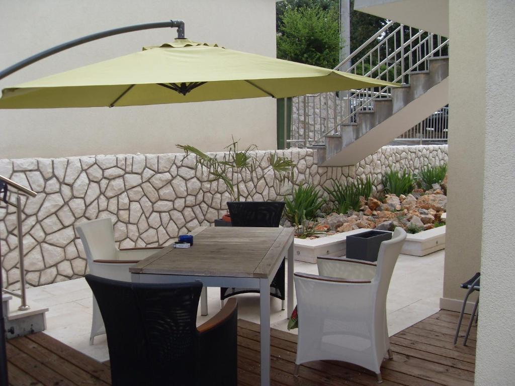 Balkón nebo terasa v ubytování Apartments Ilona