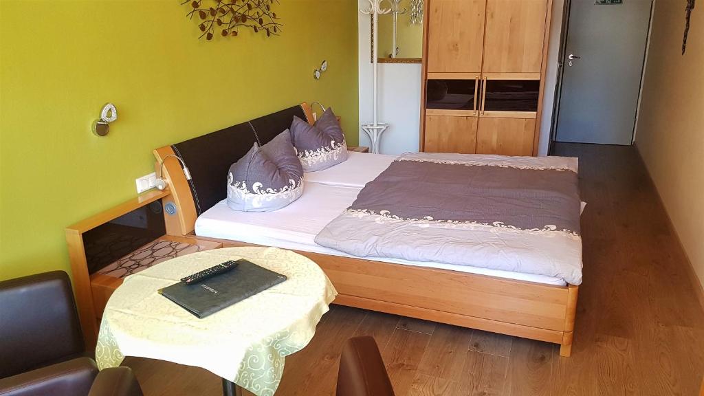 Postel nebo postele na pokoji v ubytování Hotel Leonhardihof