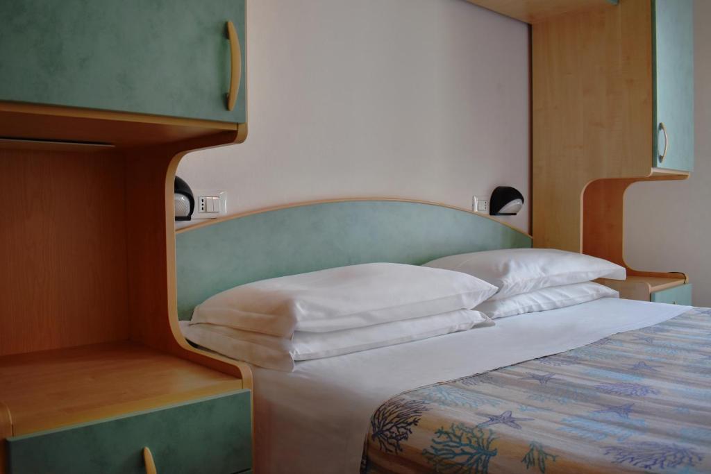 Postel nebo postele na pokoji v ubytování Hotel Manila