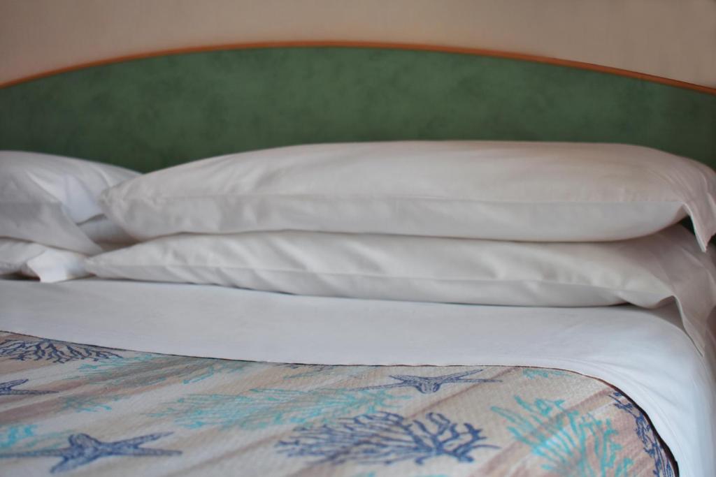 Postel nebo postele na pokoji v ubytování Hotel Manila