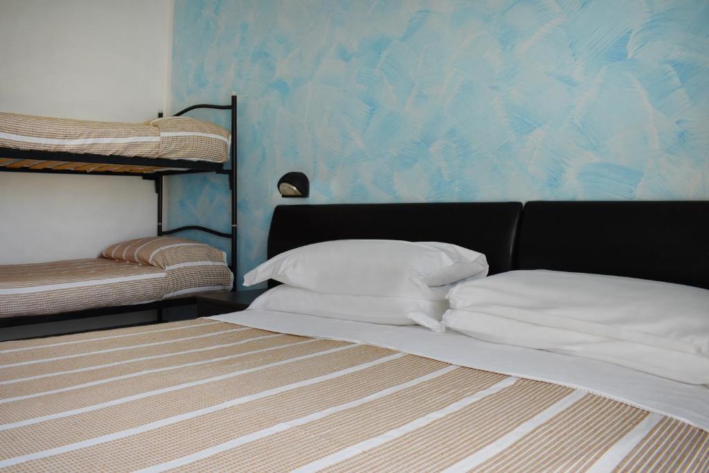 Postel nebo postele na pokoji v ubytování Hotel Manila